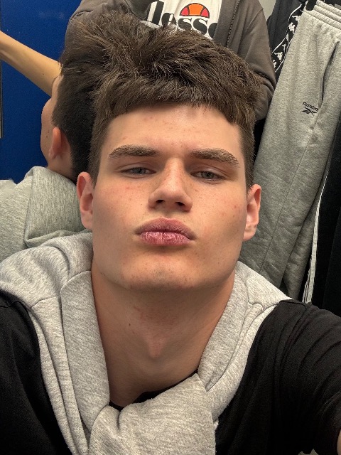 Егор, 19 лет, Рак