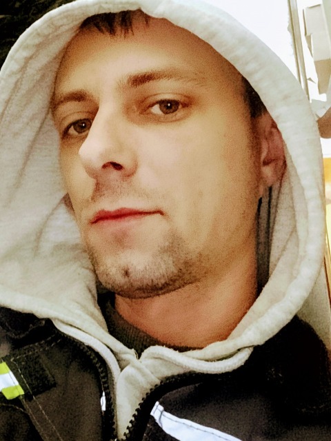 Знакомства Абакан, фото мужчины МАКСИМ, 34 года, Скорпион, познакомится для серьёзных отношений и романтики